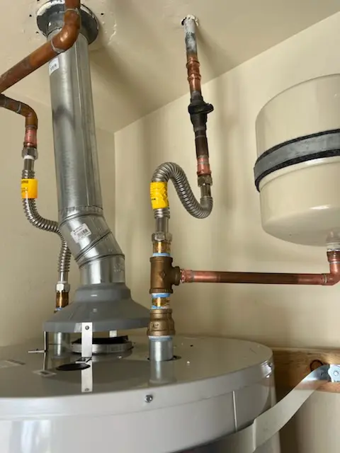 Water heater installation and plumbing repair in Verdugo City